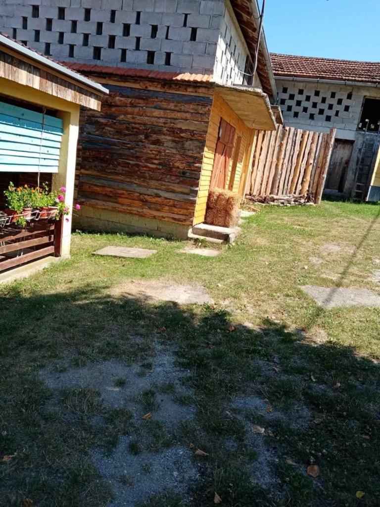 Farma 2 Guest House Cazin Luaran gambar